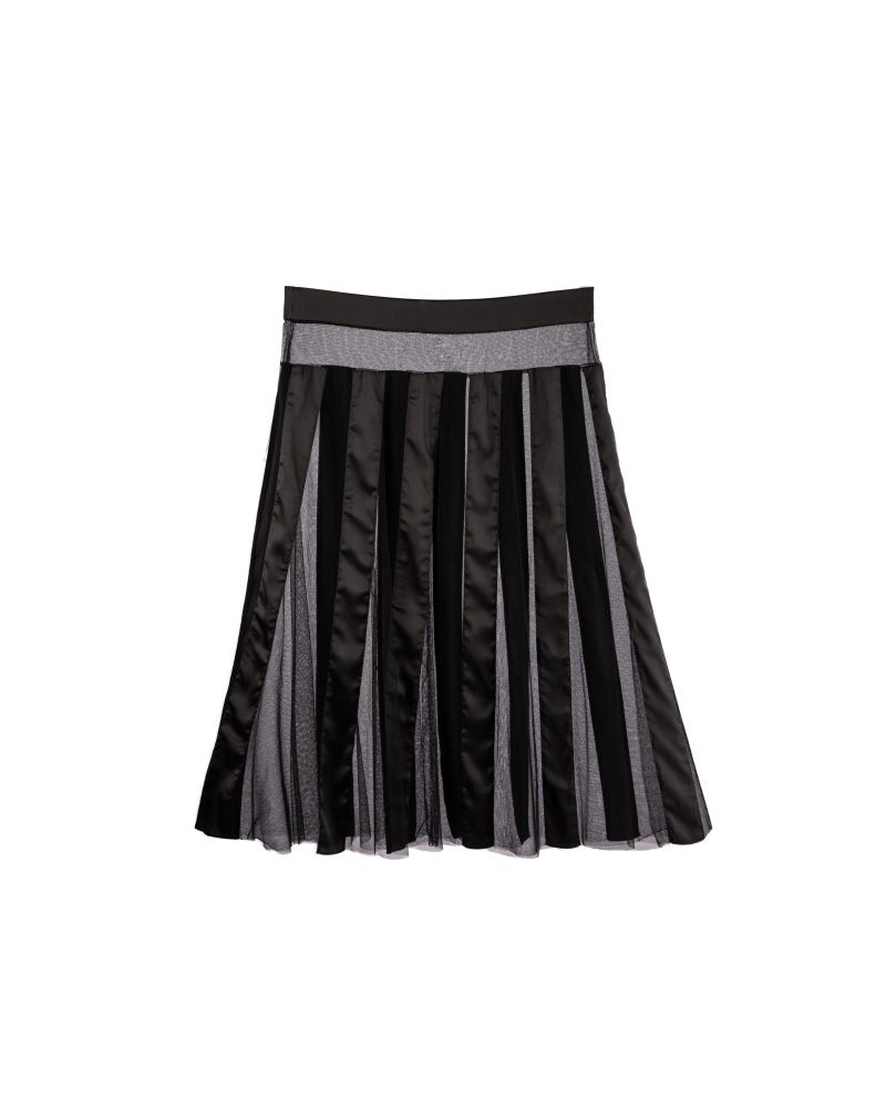 Skirt in tulle with a silk satin stripes.